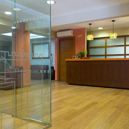 Hotel Avenida Requena Extérieur photo