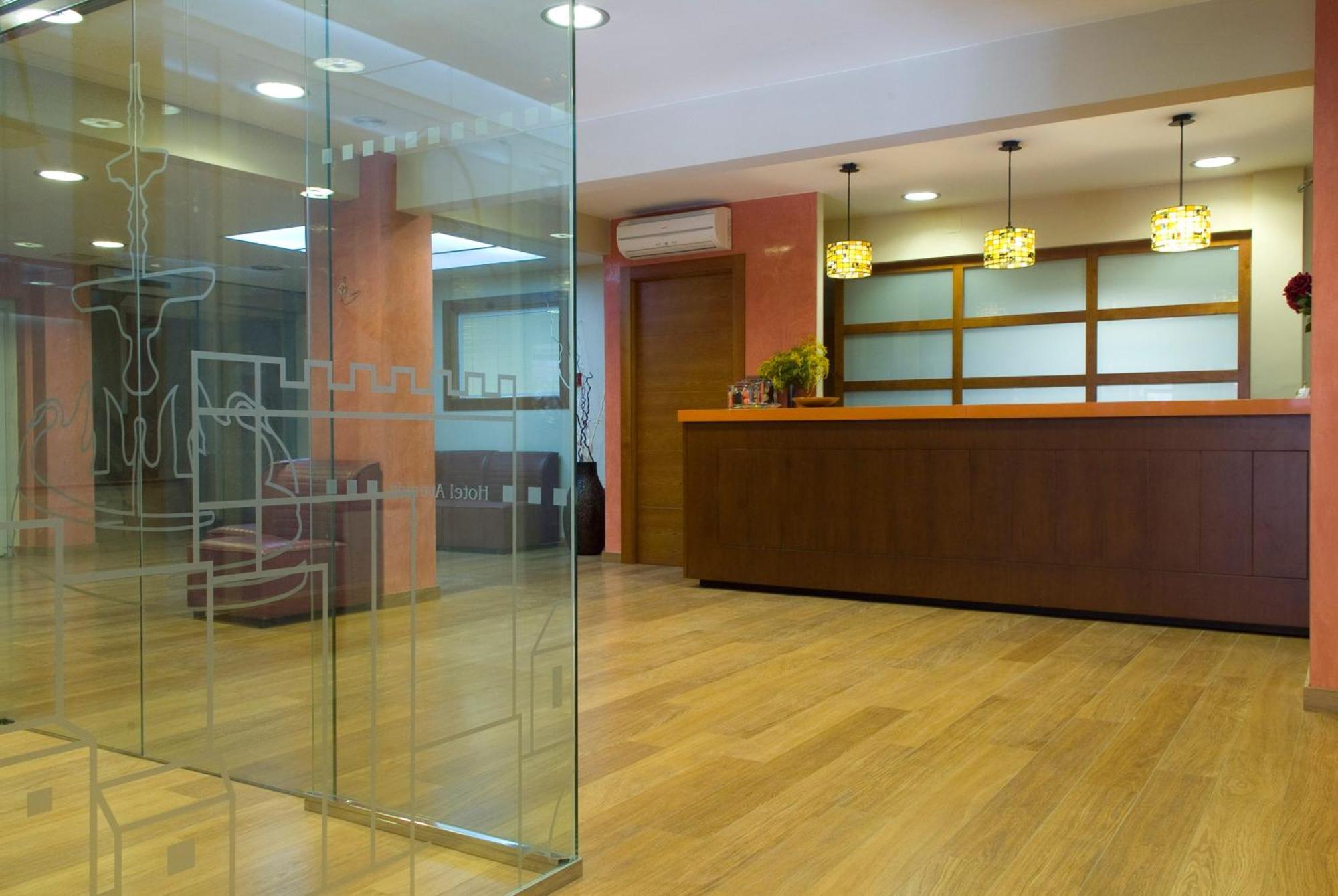 Hotel Avenida Requena Extérieur photo
