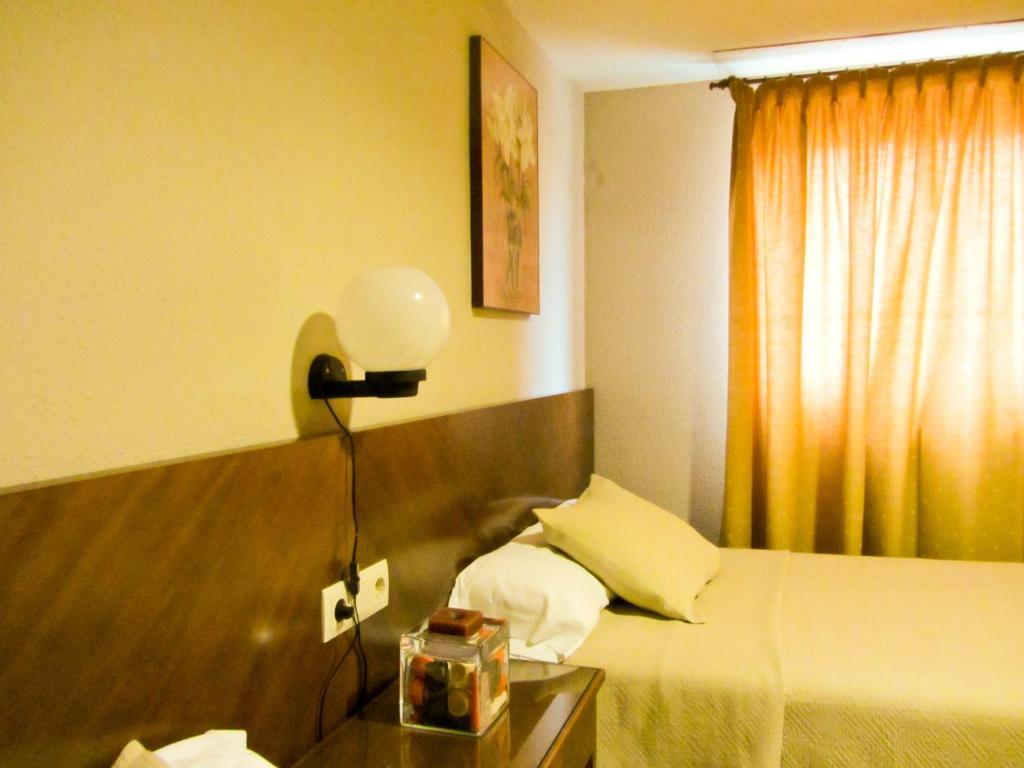 Hotel Avenida Requena Chambre photo