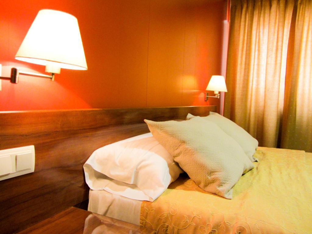 Hotel Avenida Requena Chambre photo