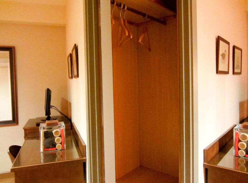 Hotel Avenida Requena Chambre photo