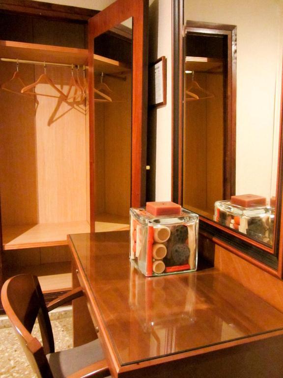 Hotel Avenida Requena Chambre photo