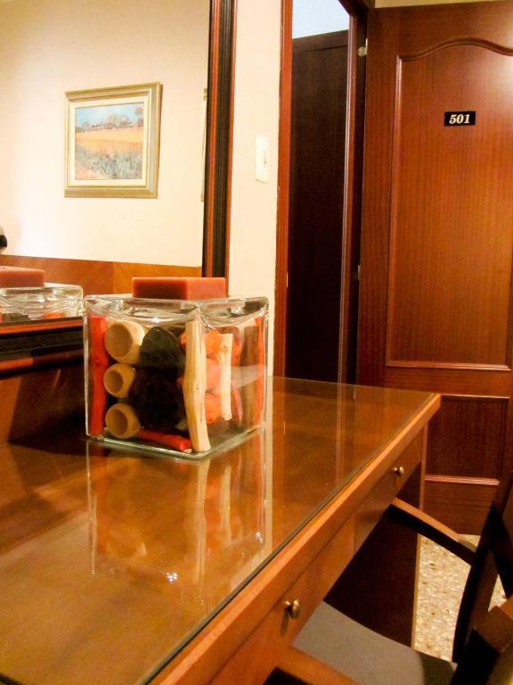 Hotel Avenida Requena Chambre photo