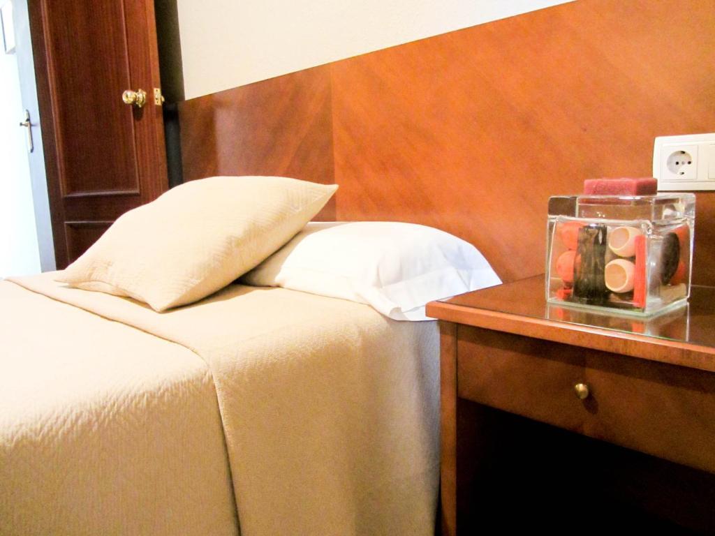 Hotel Avenida Requena Chambre photo