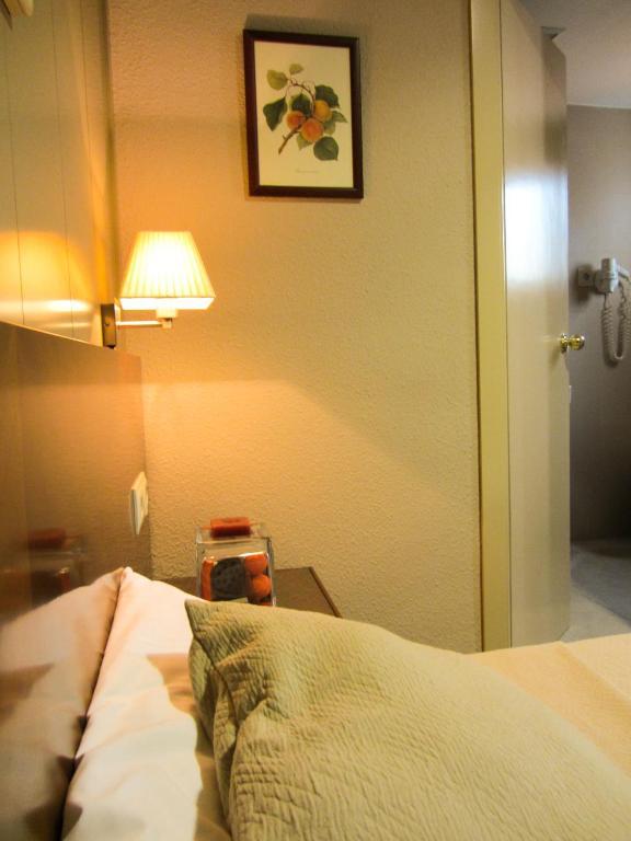 Hotel Avenida Requena Chambre photo