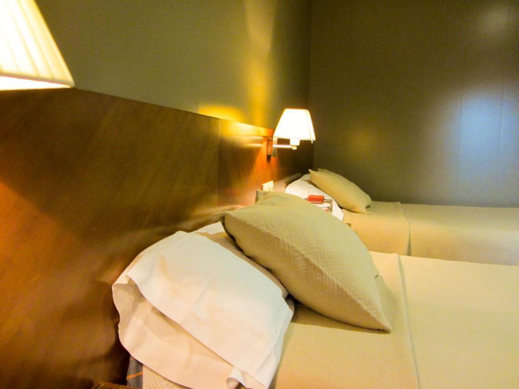 Hotel Avenida Requena Chambre photo