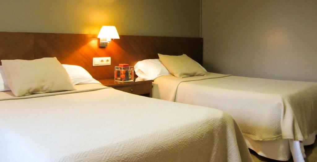 Hotel Avenida Requena Chambre photo