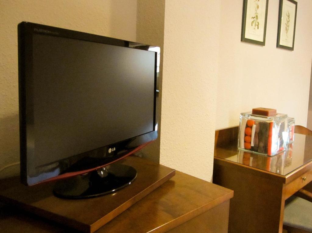 Hotel Avenida Requena Chambre photo