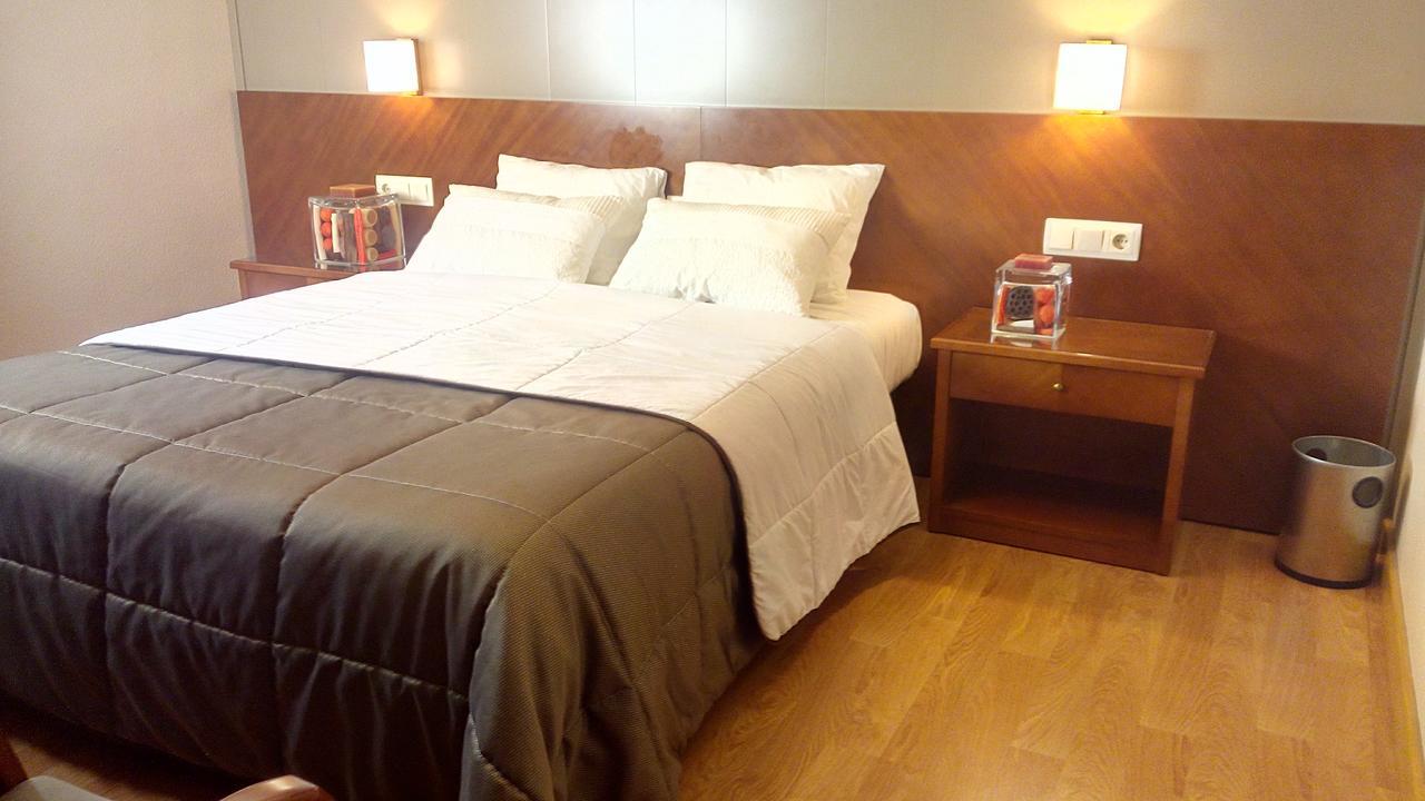 Hotel Avenida Requena Extérieur photo