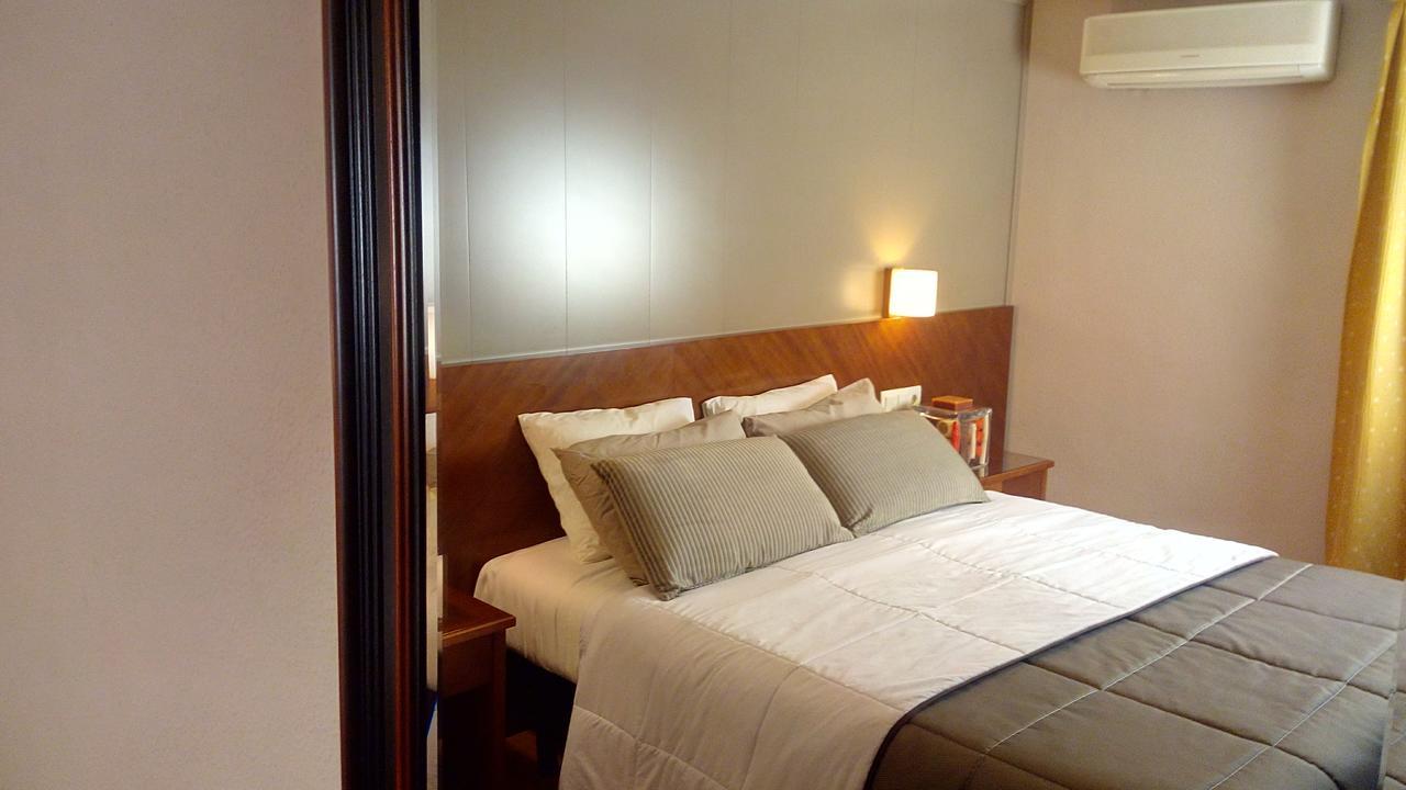 Hotel Avenida Requena Extérieur photo