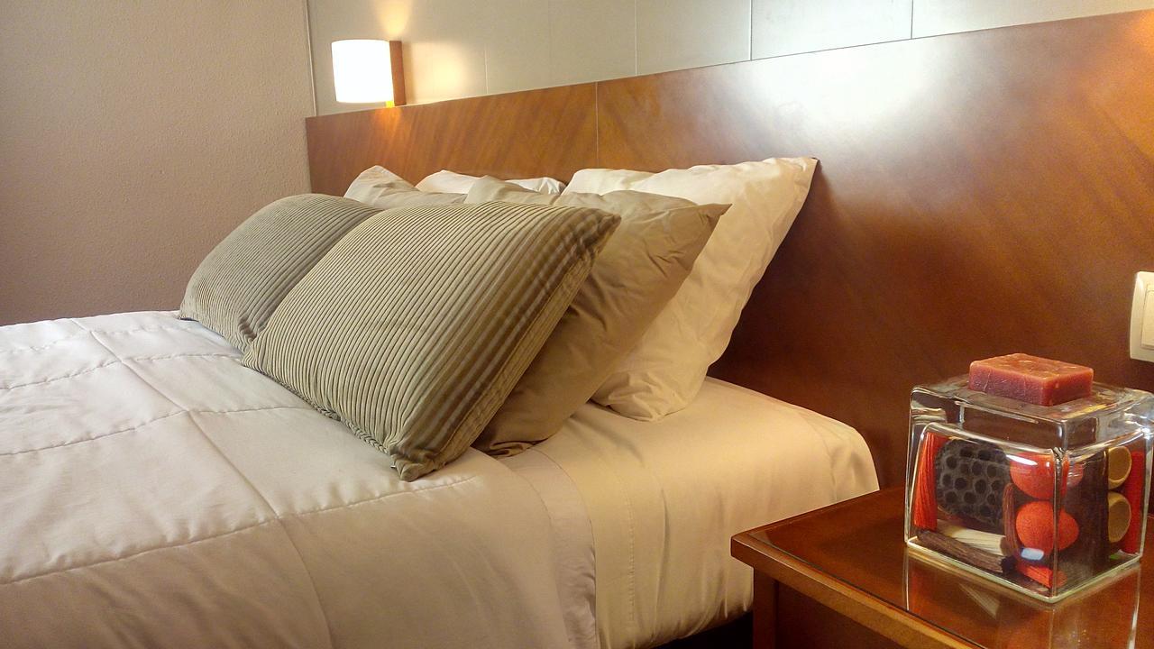 Hotel Avenida Requena Extérieur photo