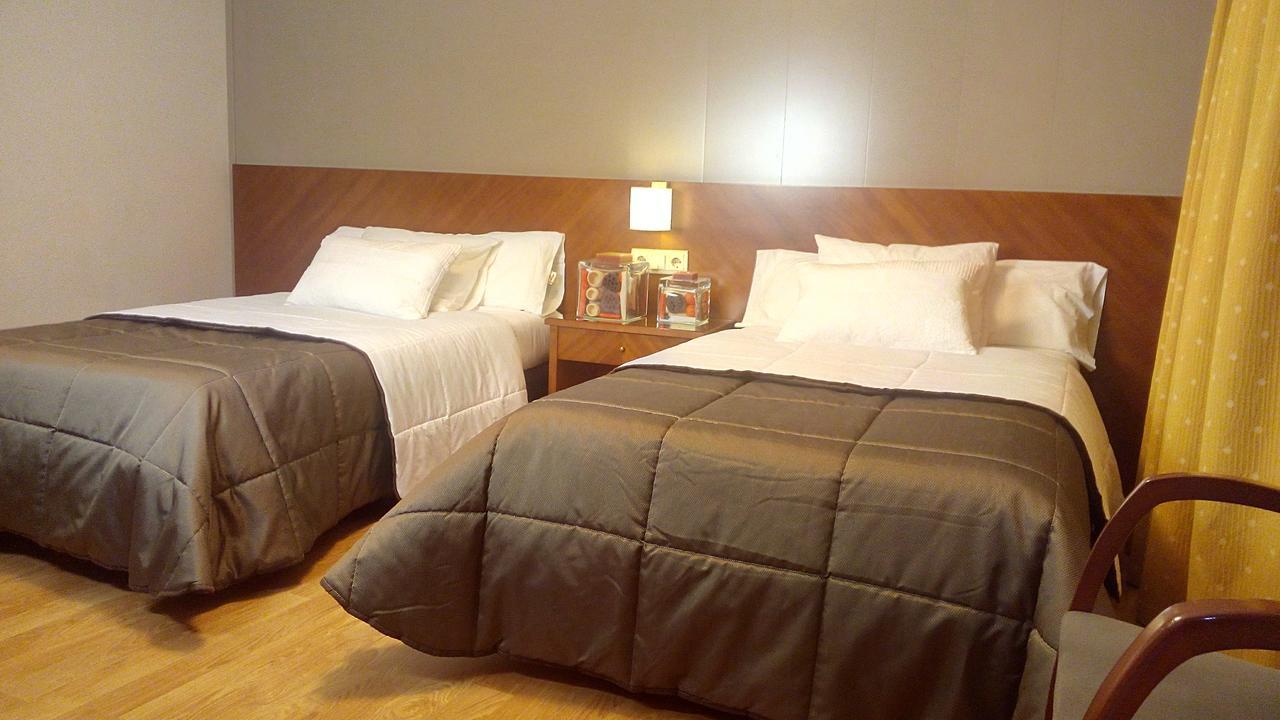 Hotel Avenida Requena Extérieur photo