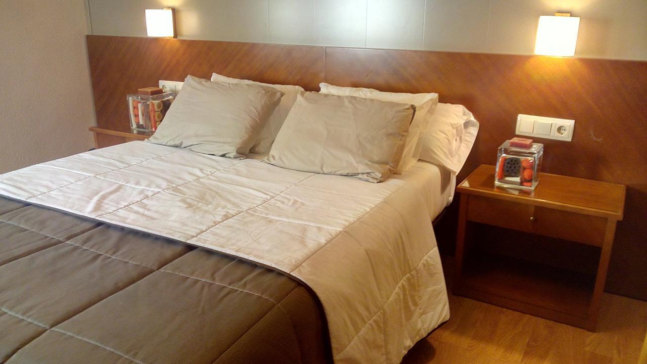 Hotel Avenida Requena Extérieur photo