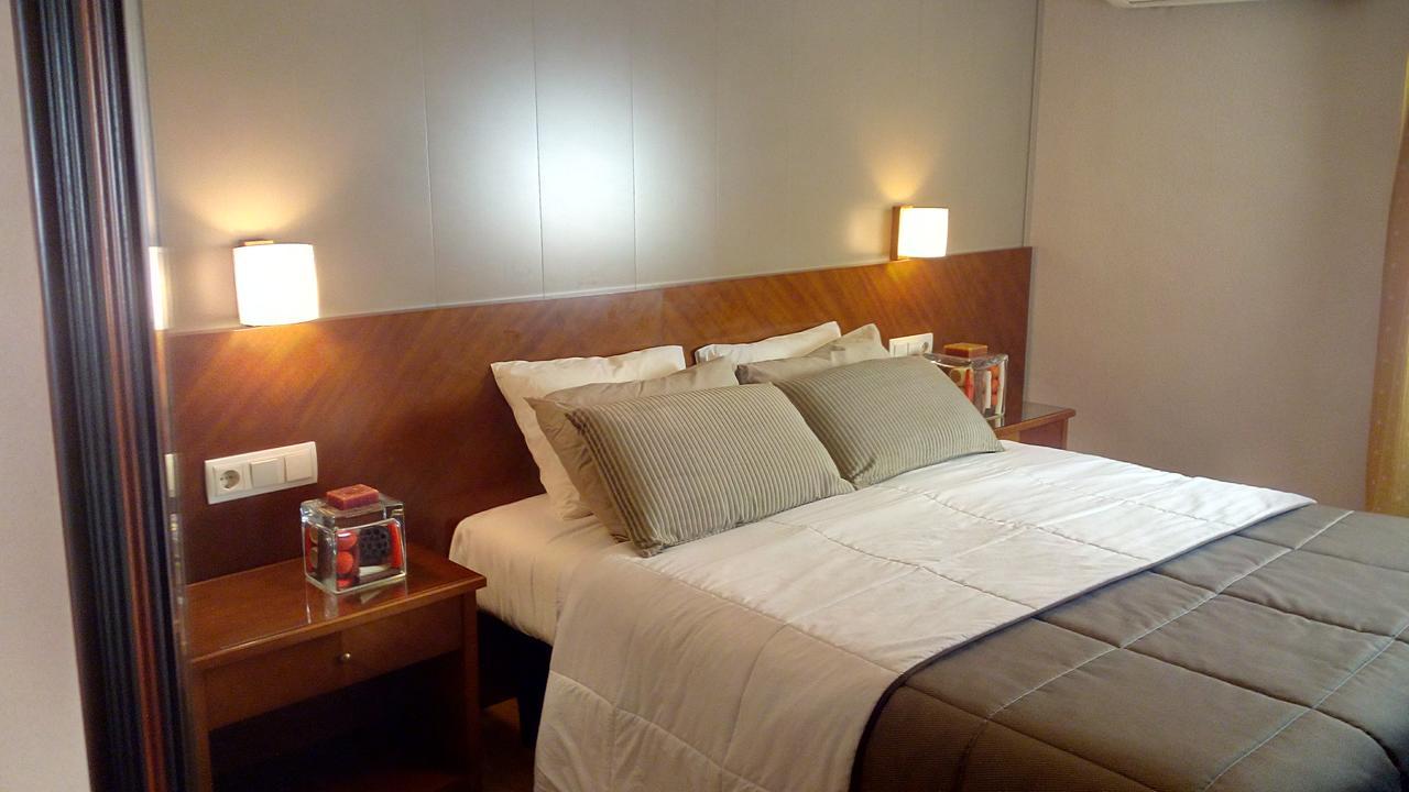 Hotel Avenida Requena Extérieur photo